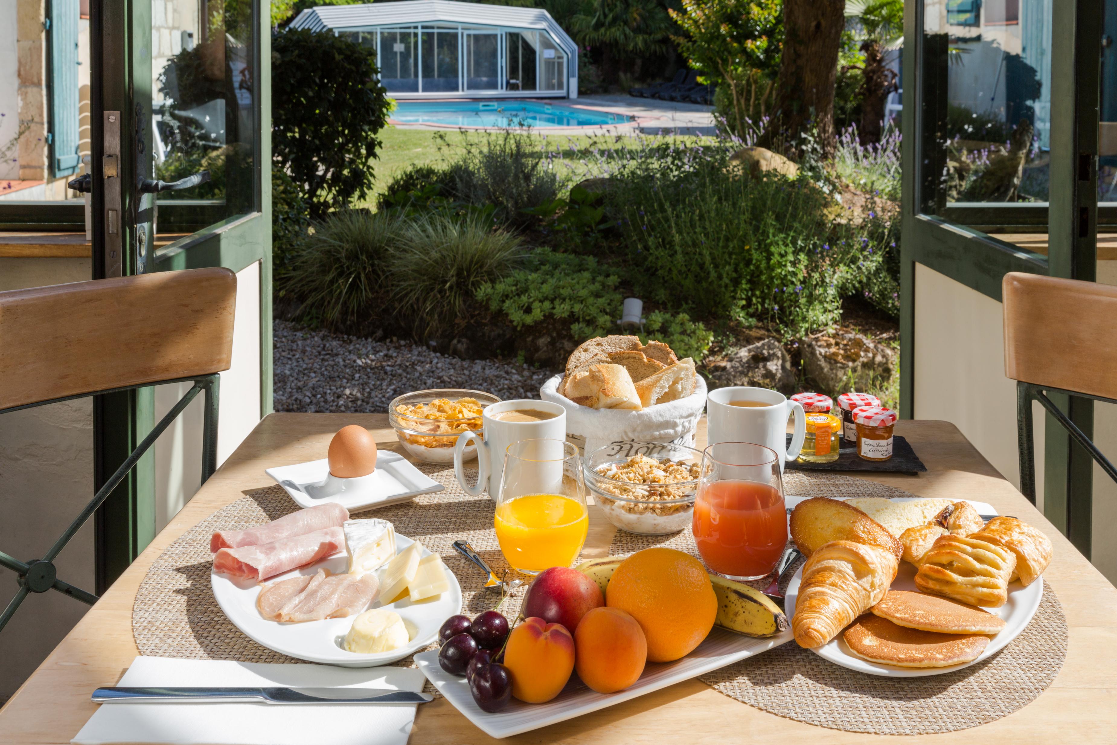 Domaine Le Martinet, The Originals Relais Hotel Bouin  Eksteriør billede