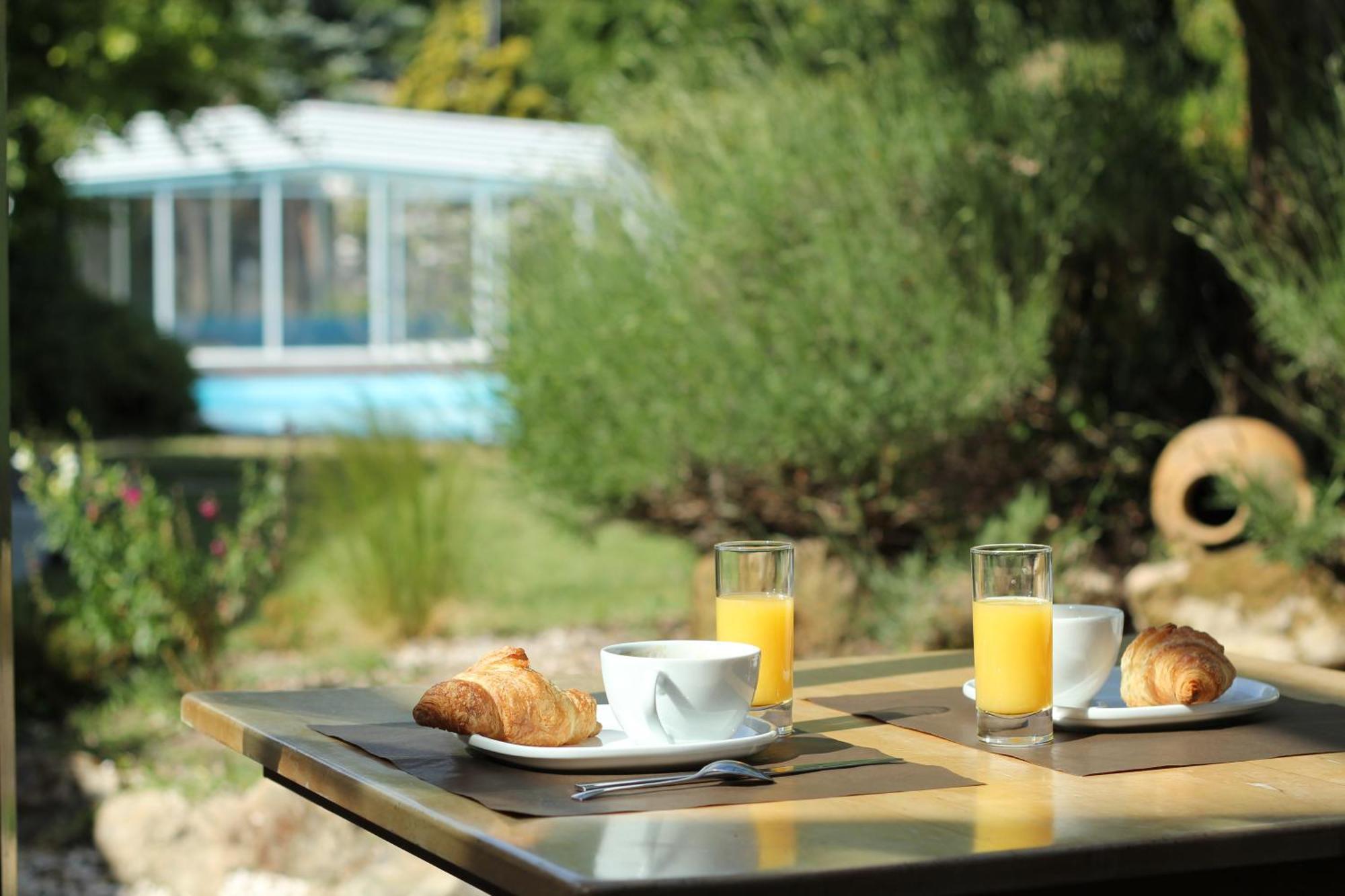 Domaine Le Martinet, The Originals Relais Hotel Bouin  Eksteriør billede