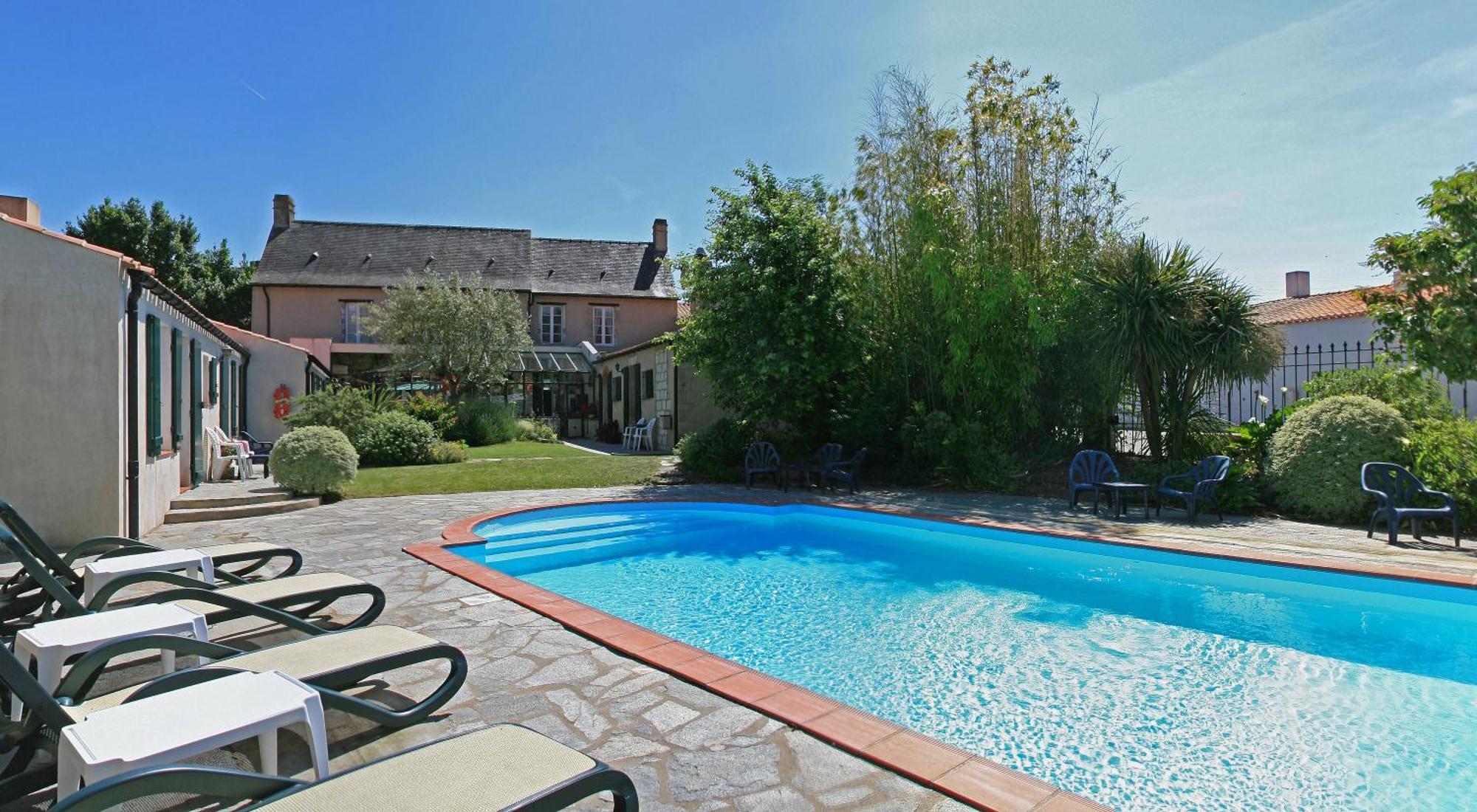 Domaine Le Martinet, The Originals Relais Hotel Bouin  Eksteriør billede